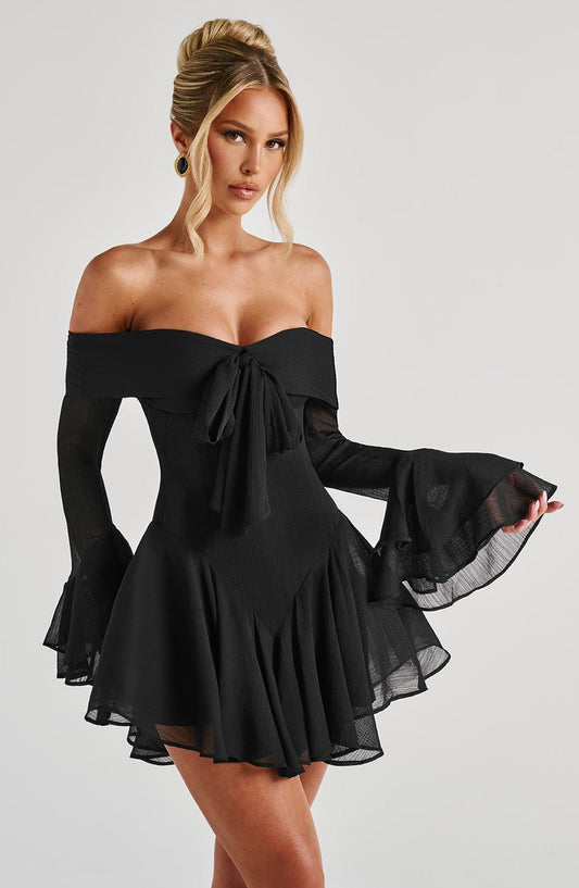 Catalina | Mono corto de chifón negro con escote bardot