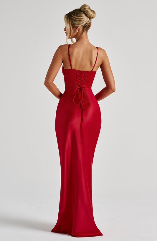 Teresa | Vestido maxi de raso rojo con espalda de cordones