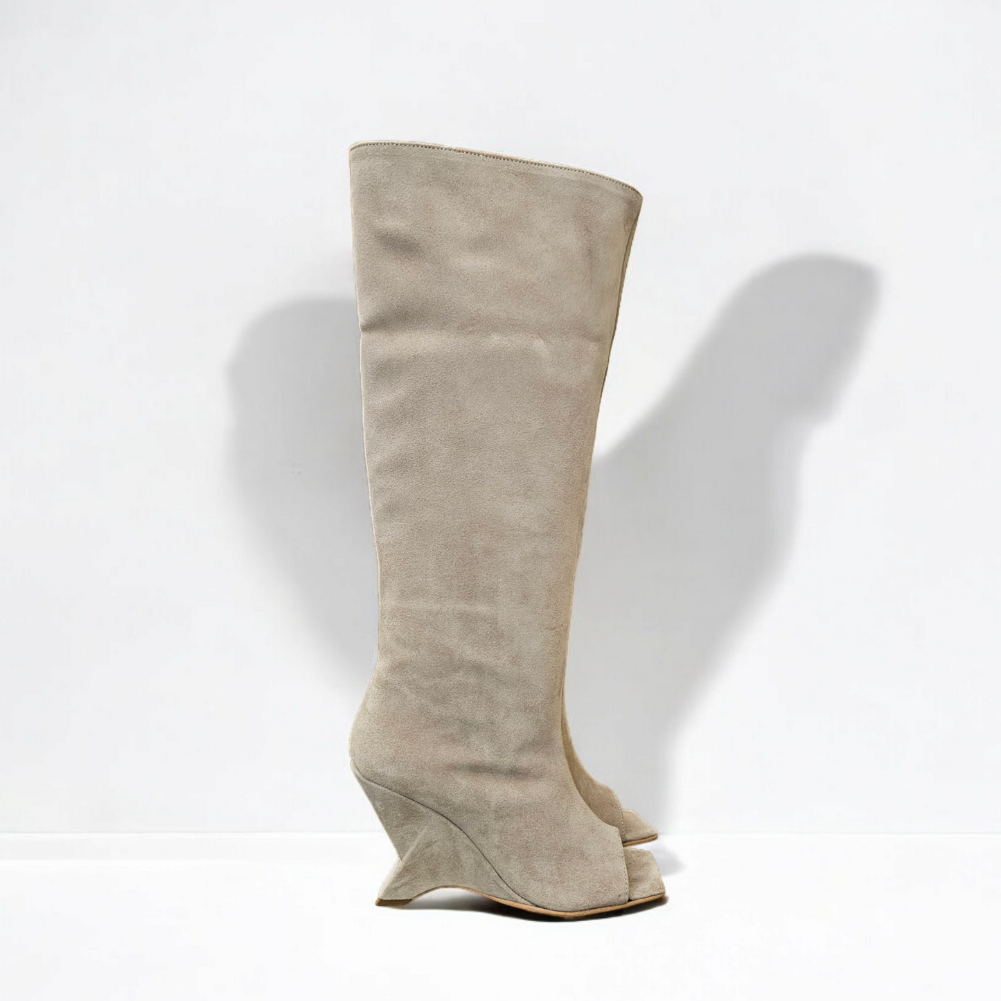 Desy | Open-toe beige suede boot with asymmetrical platform