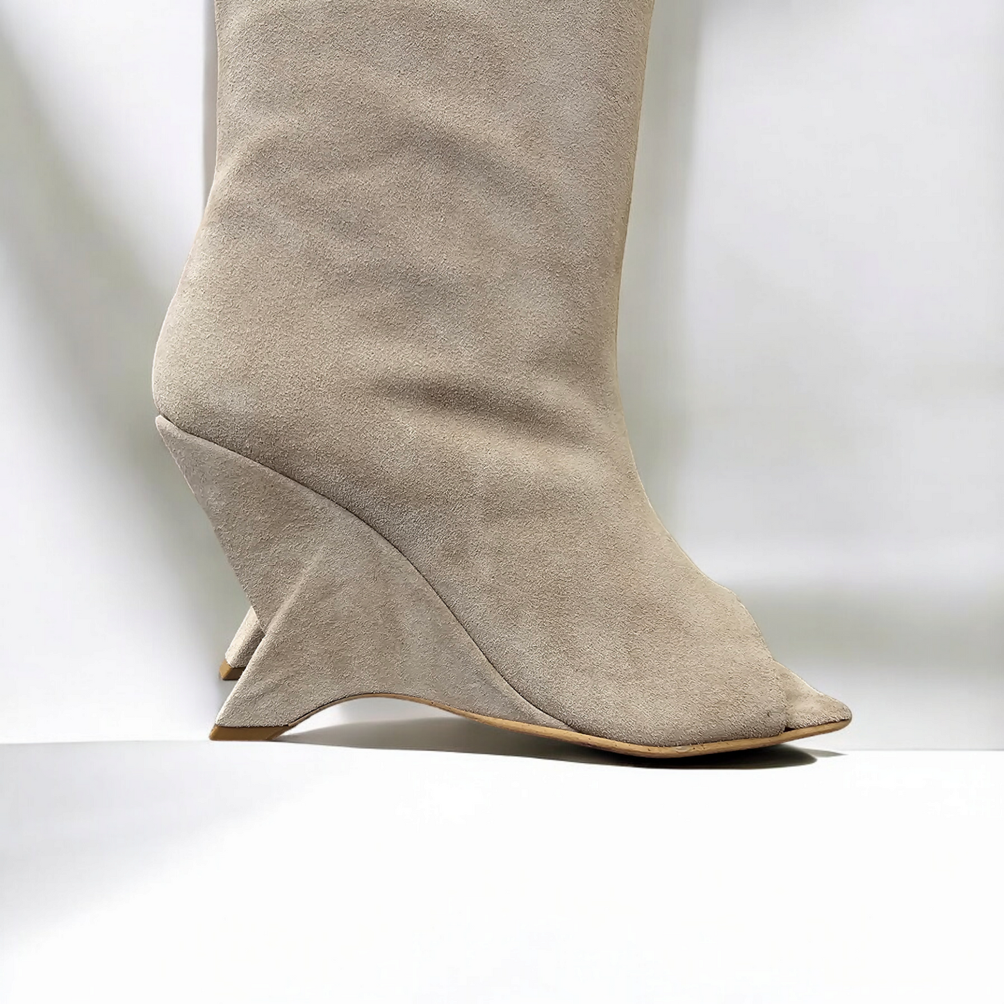 Desy | Open-toe beige suede boot with asymmetrical platform