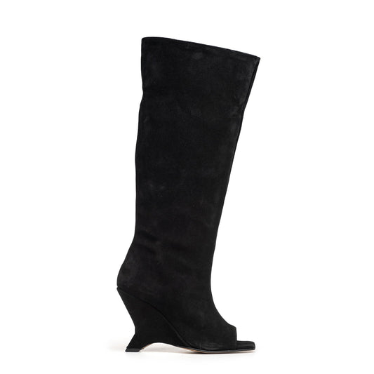 Daniela | Bota abierta en gamuza negra con plataforma asimétrica