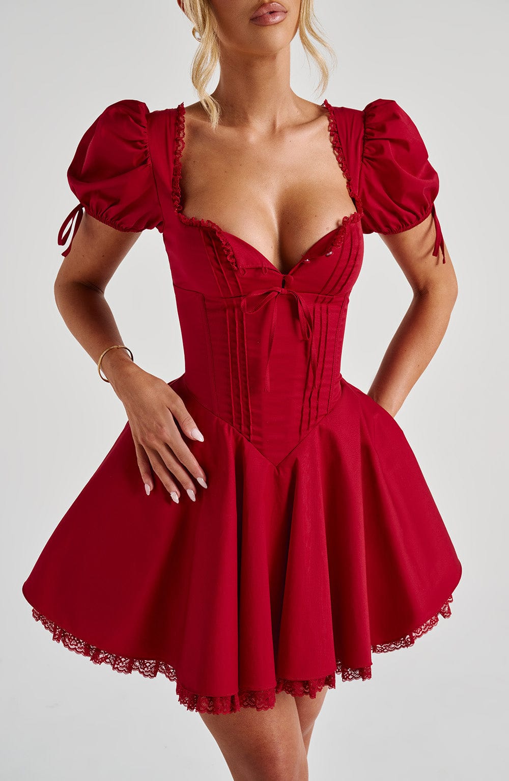 Ginevra | Vestido mini rojo con detalle de encaje