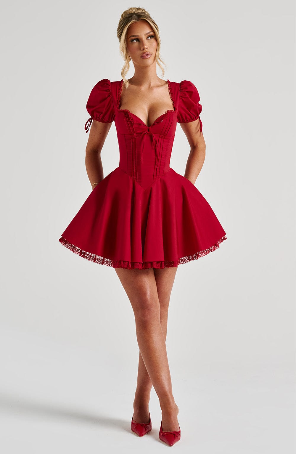 Ginevra | Vestido mini rojo con detalle de encaje