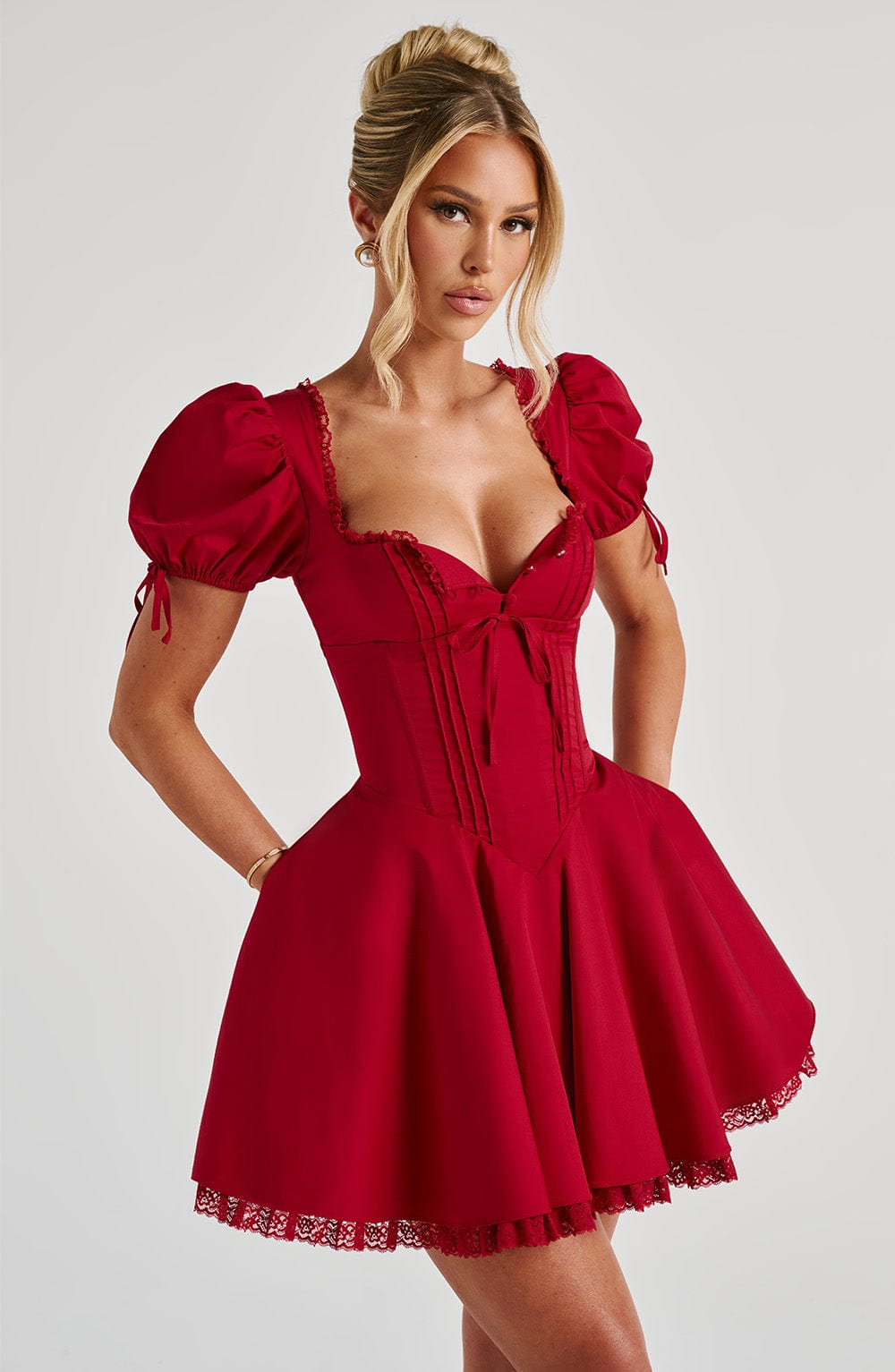 Ginevra | Vestido mini rojo con detalle de encaje