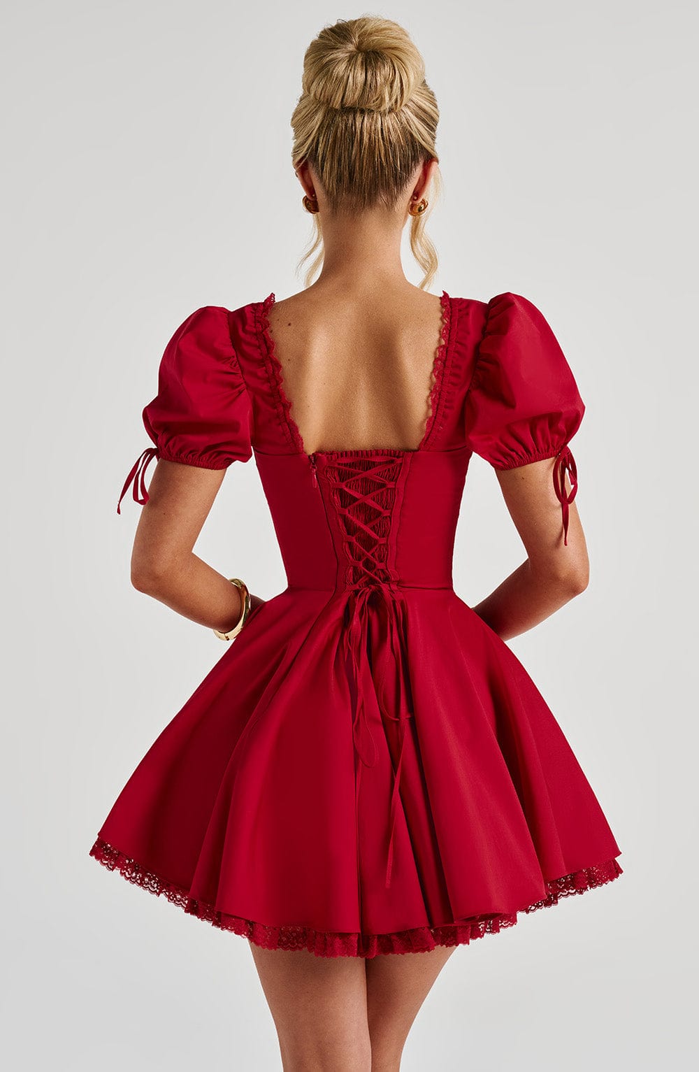 Ginevra | Vestido mini rojo con detalle de encaje