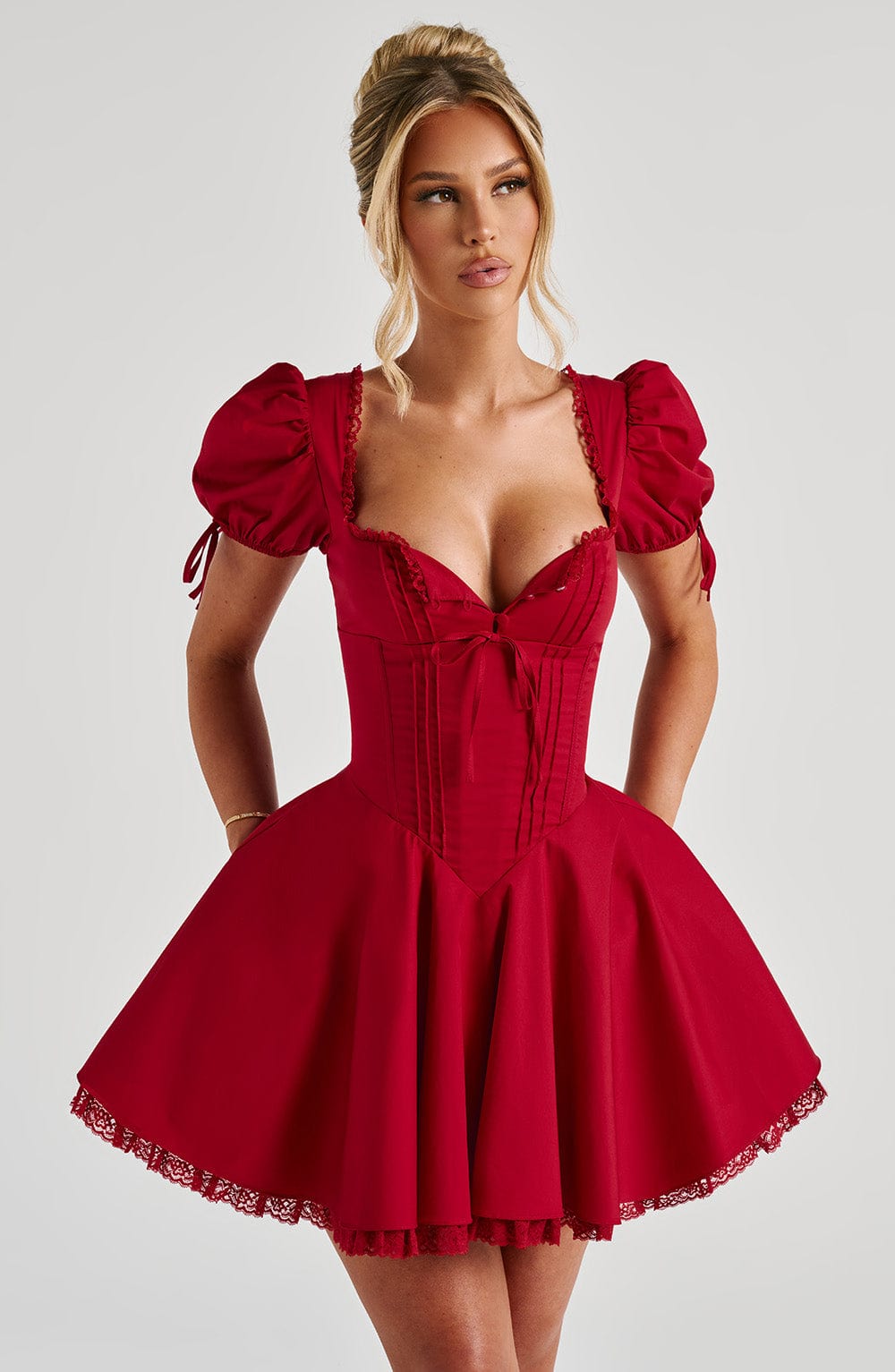 Ginevra | Vestido mini rojo con detalle de encaje