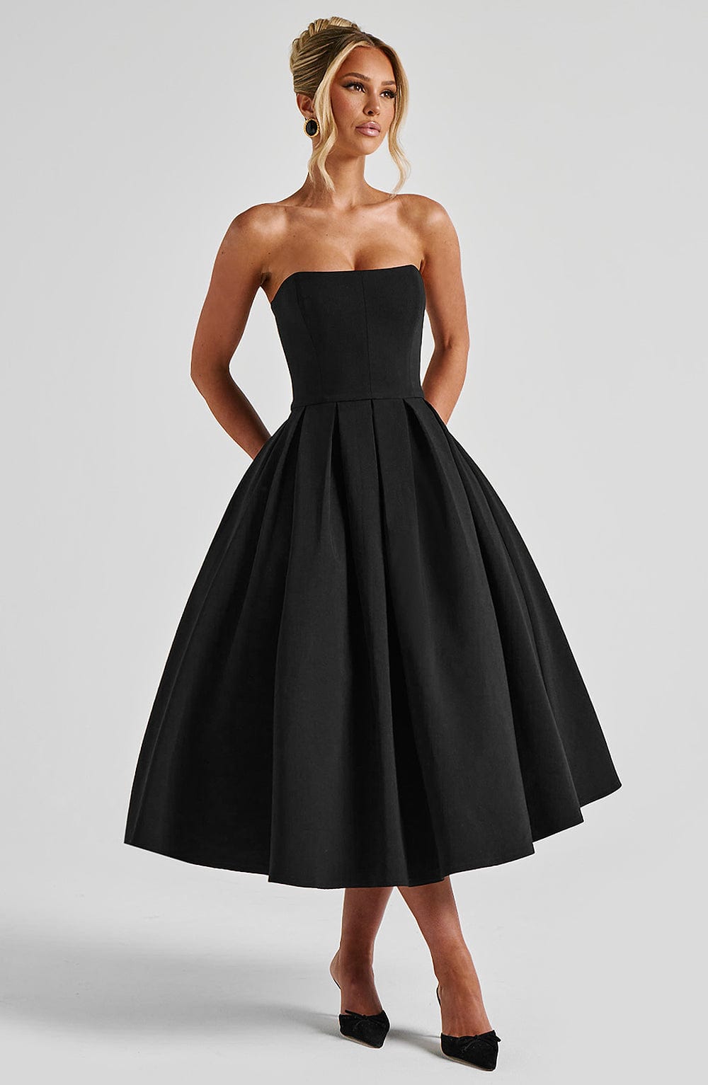 Violeta | Vestido midi negro de falda plisada