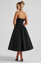 Edith | Vestido midi negro con falda plisada y escote palabra de honor
