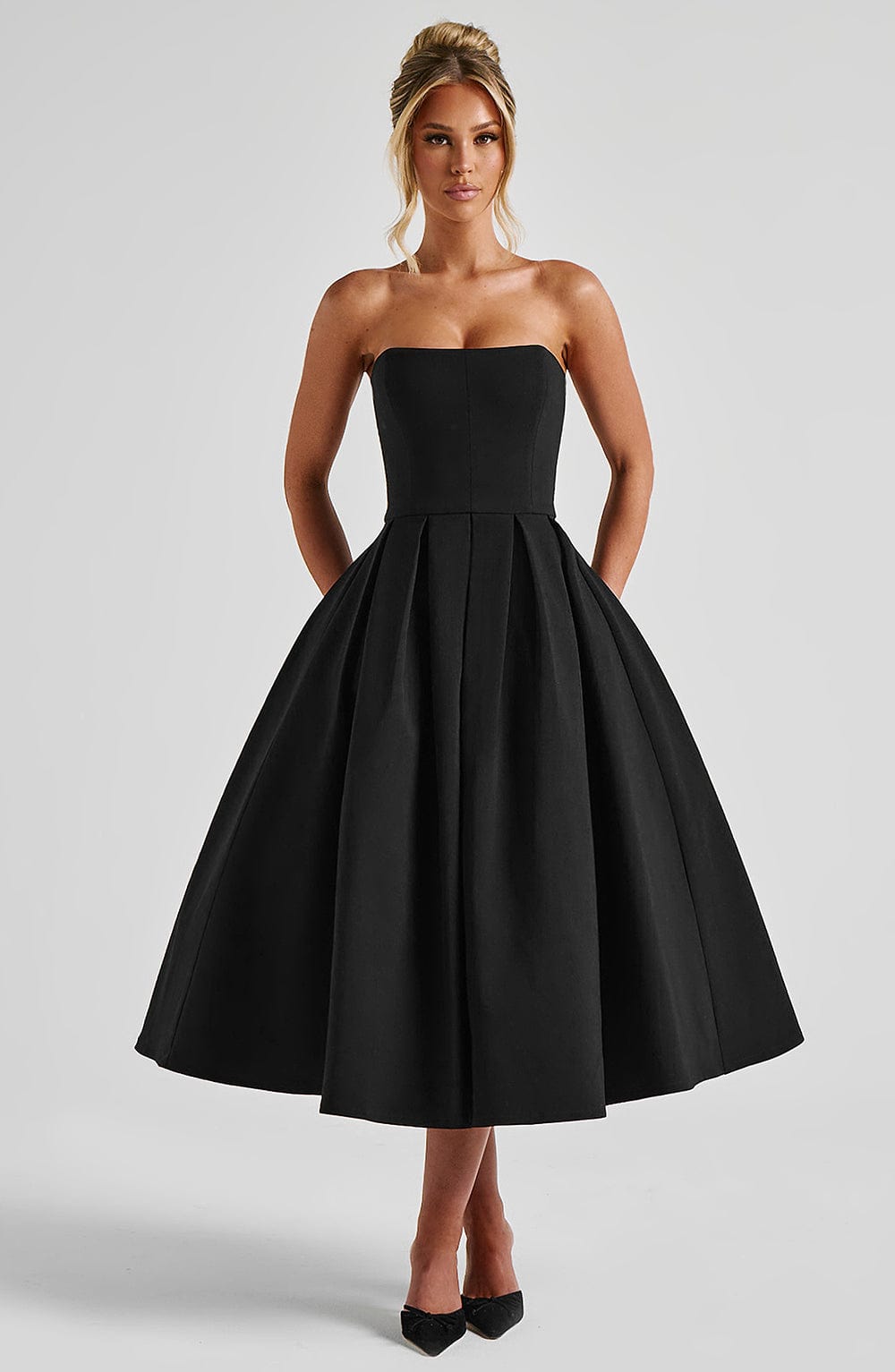 Violeta | Vestido midi negro de falda plisada