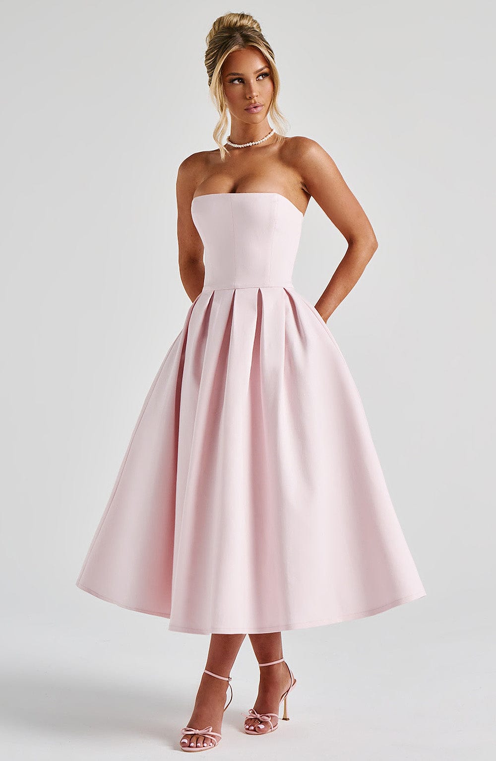 Edith | Vestido midi rubor con falda plisada y escote palabra de honor