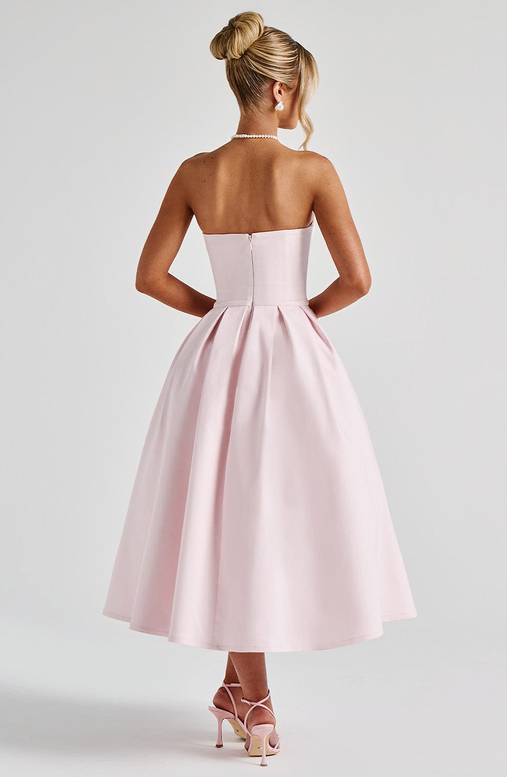 Edith | Vestido midi rubor con falda plisada y escote palabra de honor