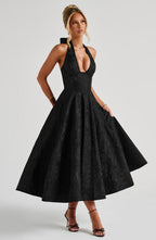 Effie | Vestido midi negro de jacquard con escote halter en V