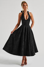 Effie | Vestido midi negro de jacquard con escote halter en V