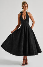 Effie | Vestido midi negro de jacquard con escote halter en V