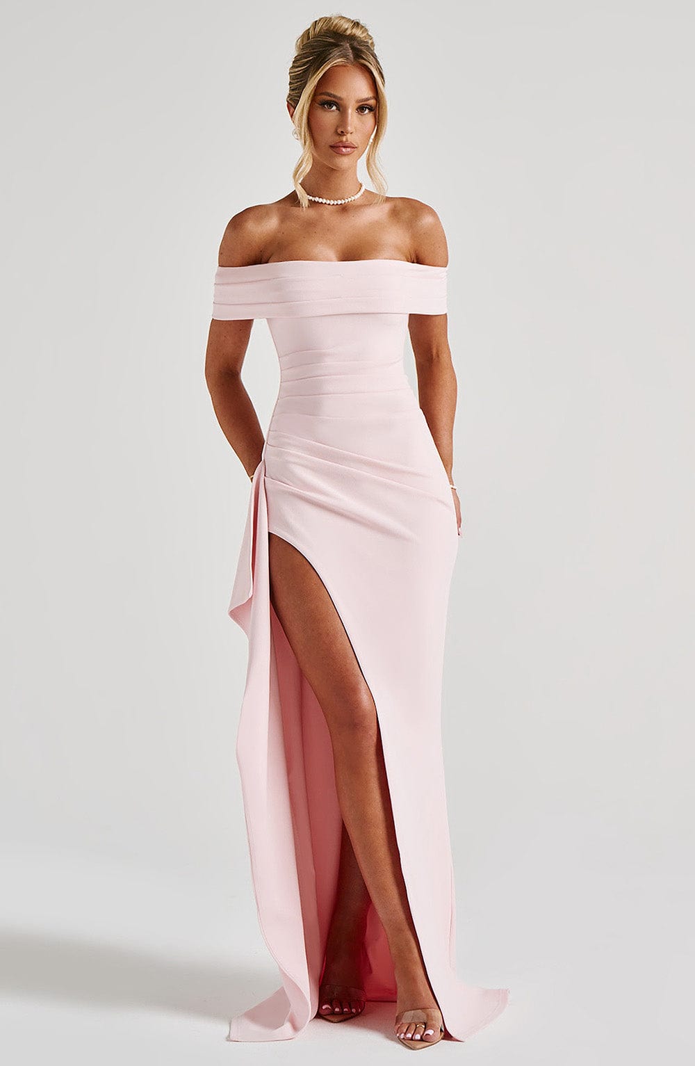 Joyce | Vestido maxi de crepé rubor con escote bardot y abertura lateral