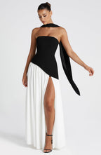 Maliyah | Vestido maxi de crepé en blanco y negro