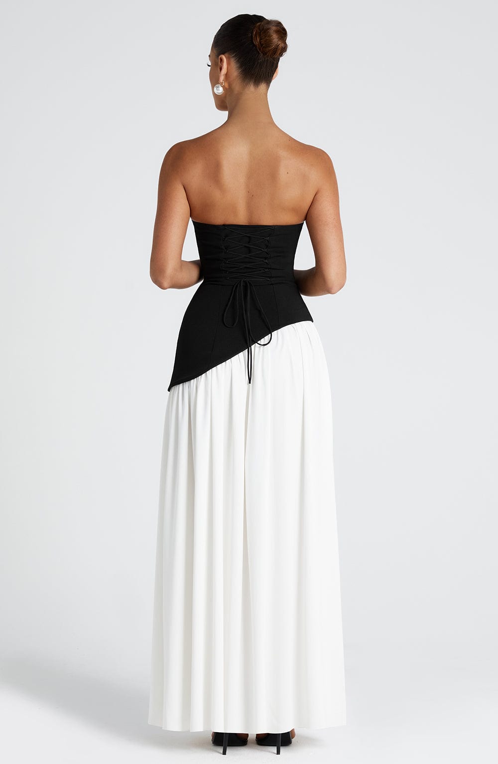 Maliyah | Vestido maxi de crepé en blanco y negro