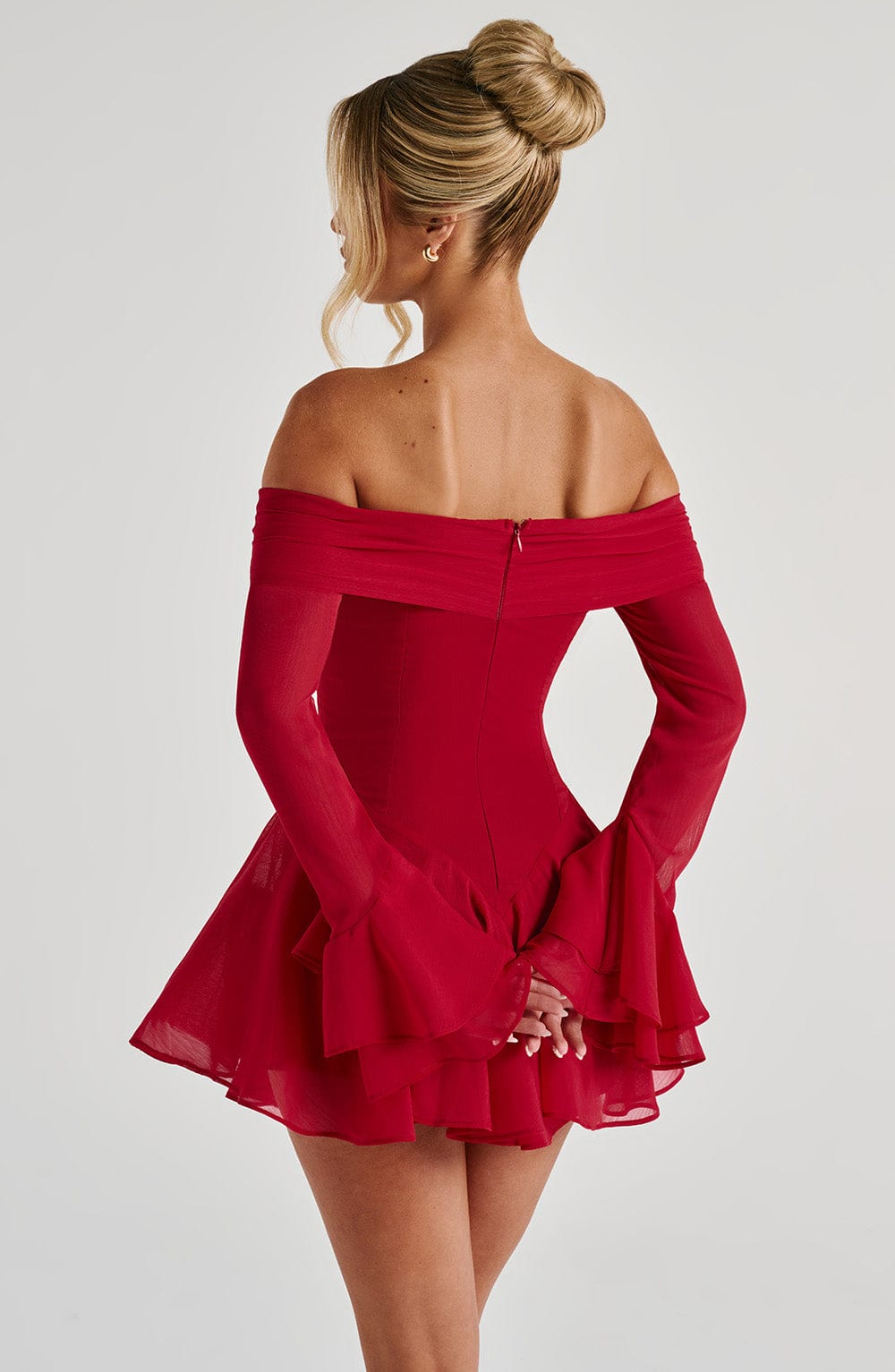 Nerissa | Mono corto de chifón rojo con escote bardot