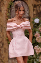 Raquel | Vestido mini de jacquard floral rubor con lazo bardot