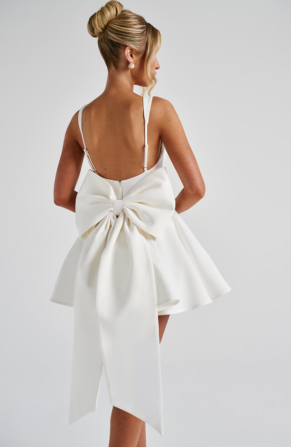 Carmela | Vestido mini de escote cuadrado con lazo