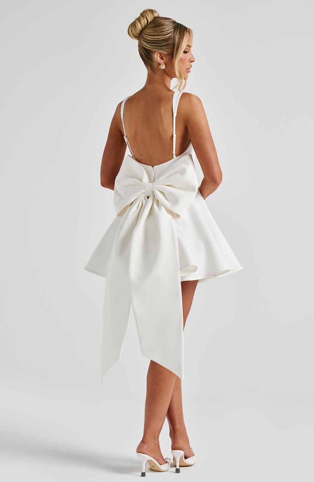 Carmela | Vestido mini de escote cuadrado con lazo