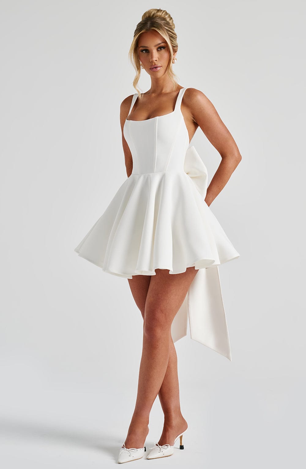 Carmela | Vestido mini de escote cuadrado con lazo