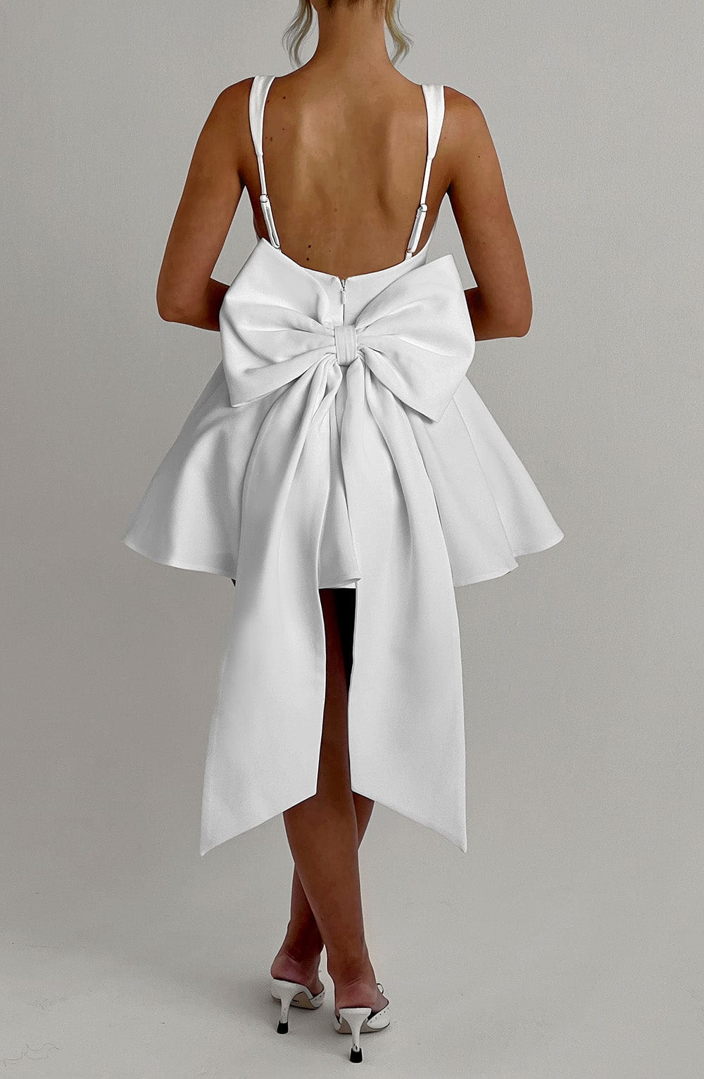 Carmela | Vestido mini de escote cuadrado con lazo