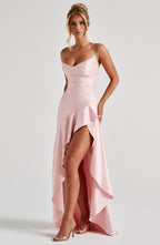 Samira | Vestido maxi de raso rubor con escote cowl torsionado