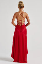 Samira | Vestido maxi rojo con escote cowl y falda de volantes