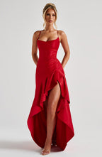 Samira | Vestido maxi rojo con escote cowl y falda de volantes