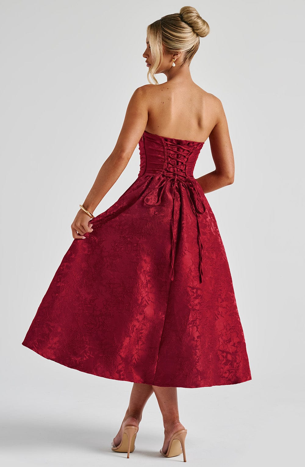 Saoirse | Vestido midi de jacquard rojo con escote palabra de honor