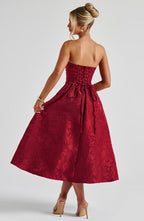 Saoirse | Vestido midi de jacquard rojo con escote palabra de honor