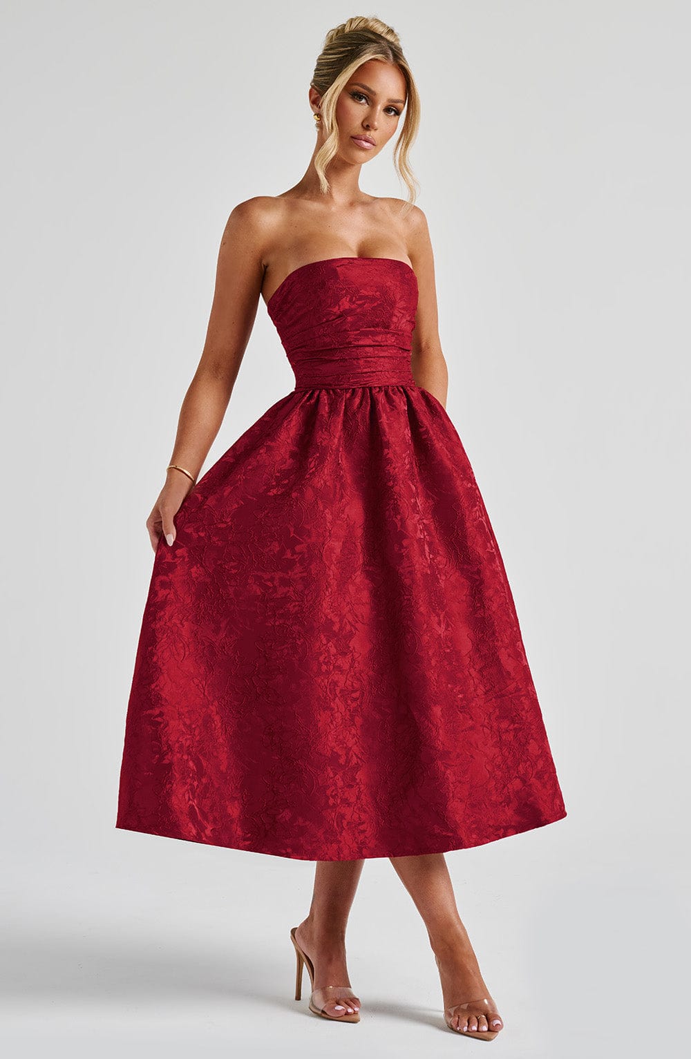 Saoirse | Vestido midi de jacquard rojo con escote palabra de honor