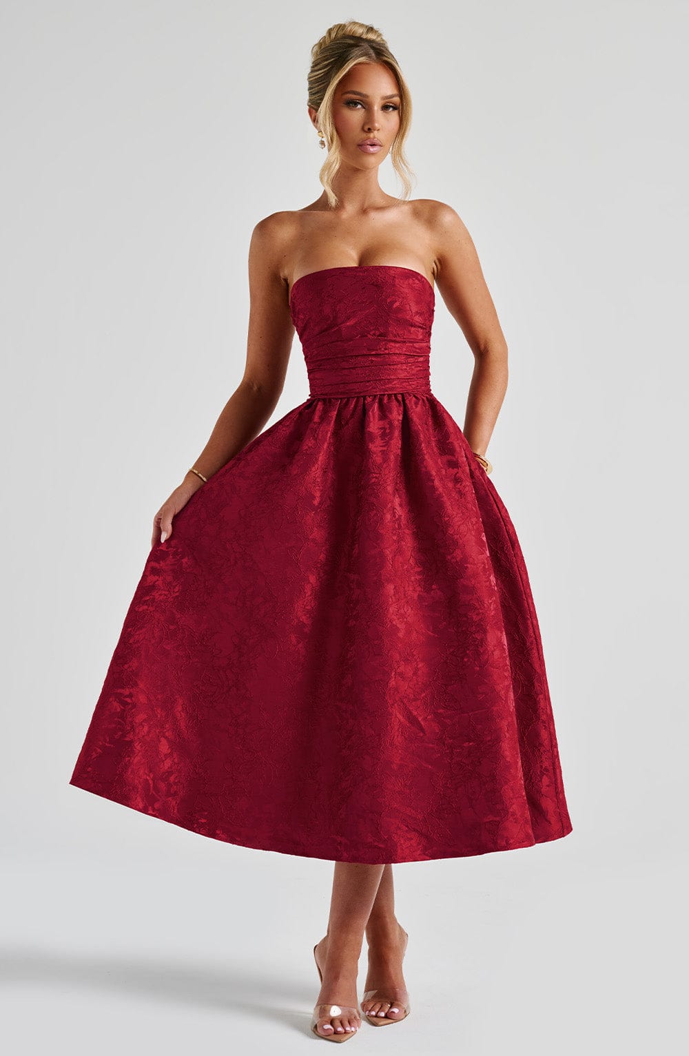 Saoirse | Vestido midi de jacquard rojo con escote palabra de honor