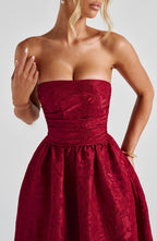 Saoirse | Vestido midi de jacquard rojo con escote palabra de honor