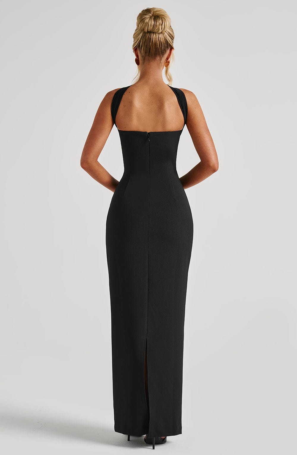 Yulia | Vestido maxi de crepé negro con escote palabra de honor