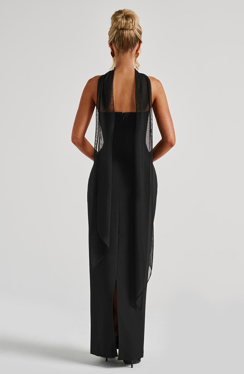 Yulia | Vestido maxi de crepé negro con escote palabra de honor