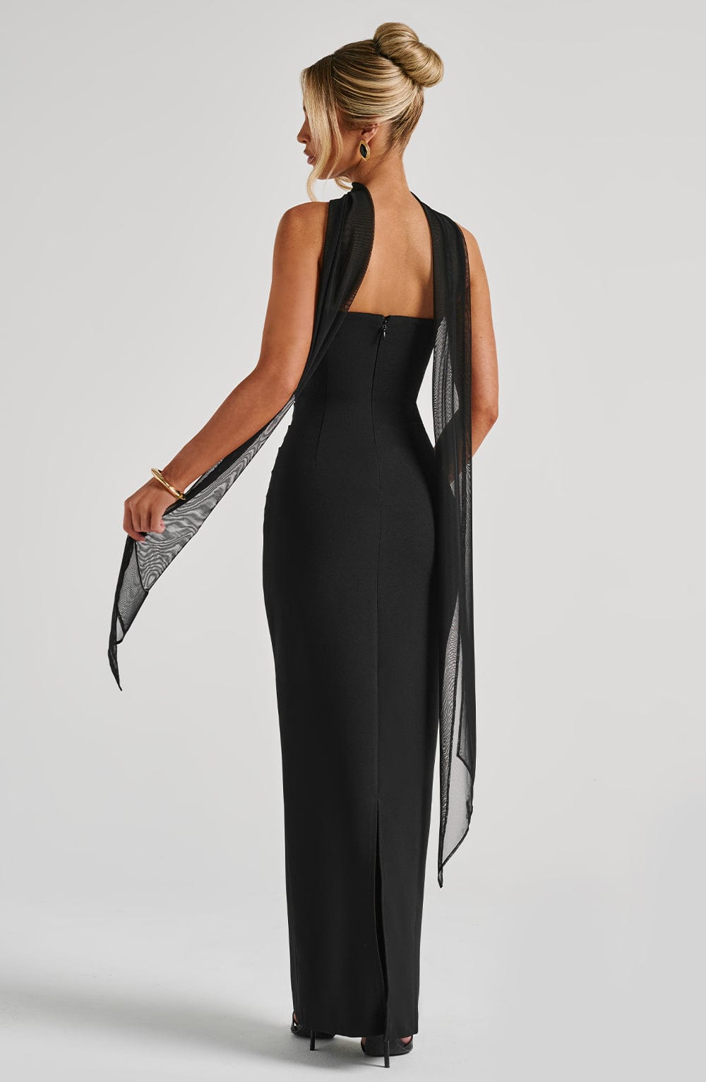 Yulia | Vestido maxi de crepé negro con escote palabra de honor