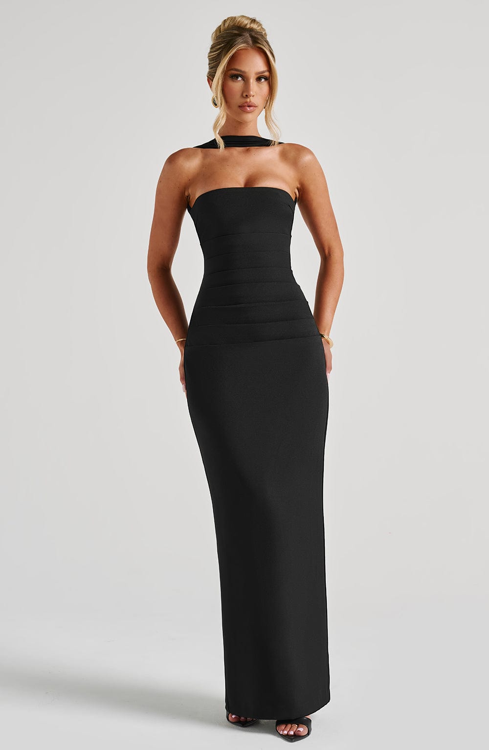 Yulia | Vestido maxi de crepé negro con escote palabra de honor