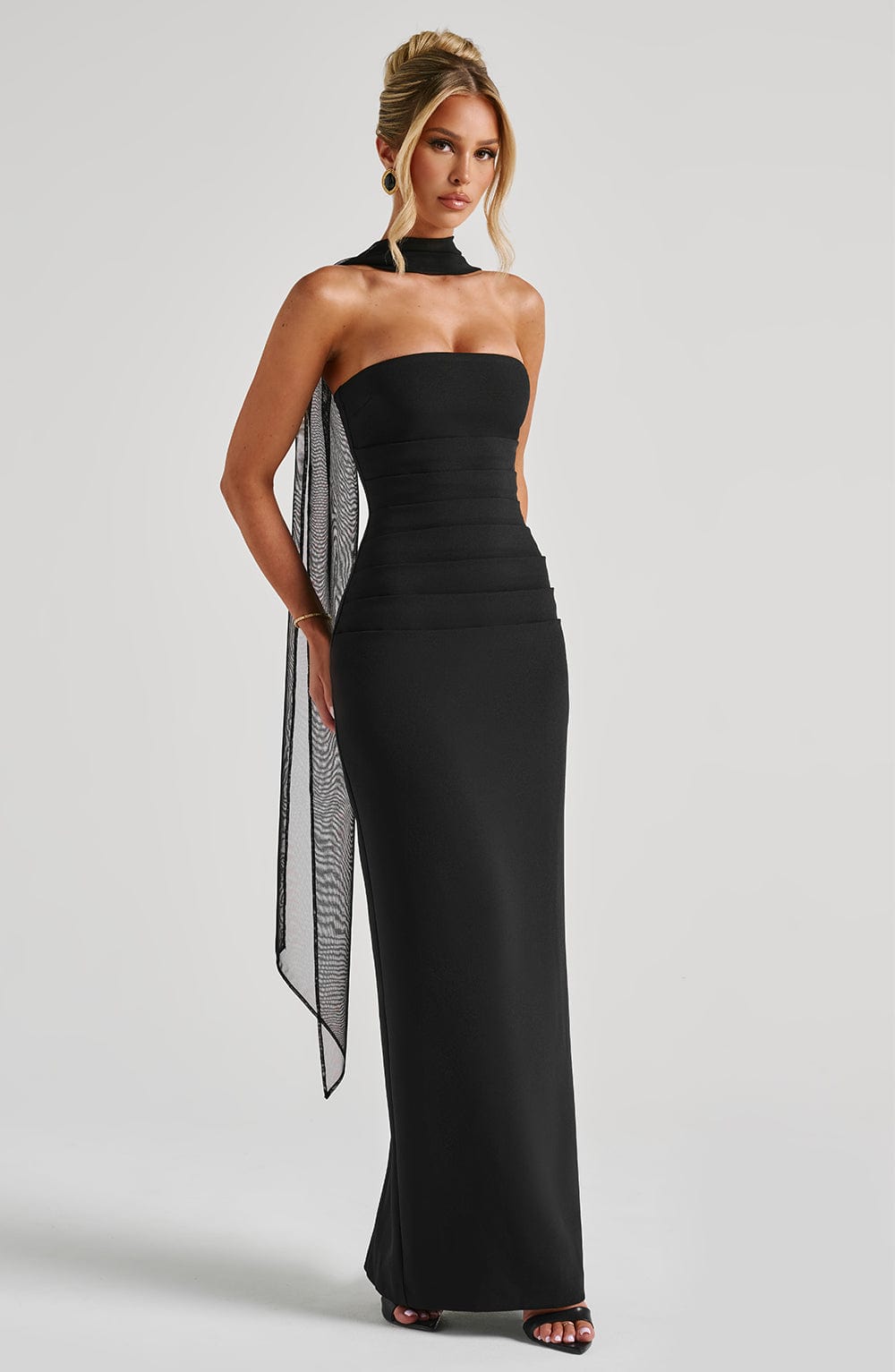 Yulia | Vestido maxi de crepé negro con escote palabra de honor
